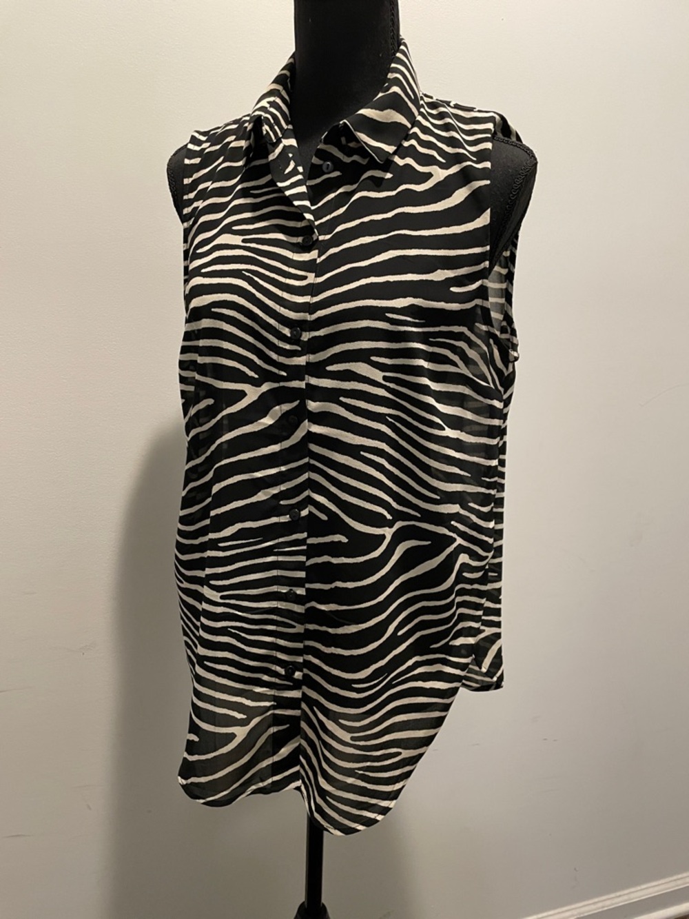 H&M Women’s Zebra Print Blouse Size 8 Black Cream Summer Vacation Relaxed